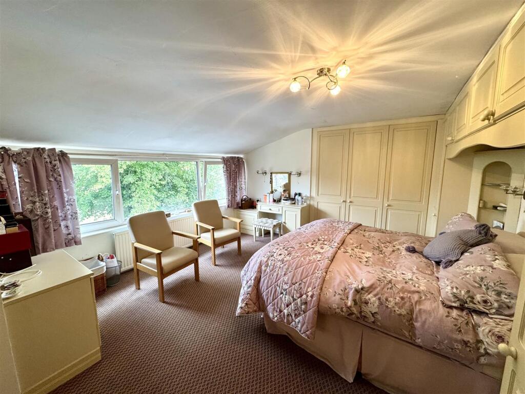 PRINCIPIAL BEDROOM