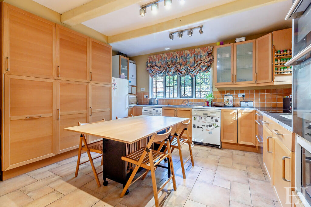 8646346-interiorW...