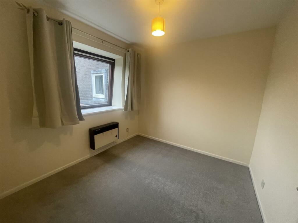 bed 2.jpg