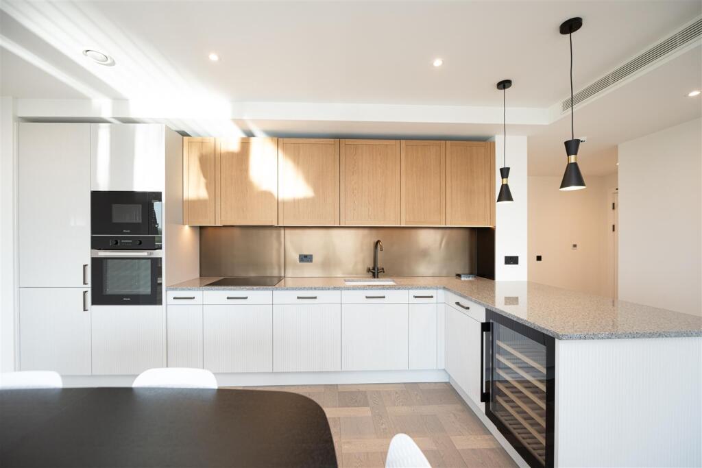 Kitchen   .jpg