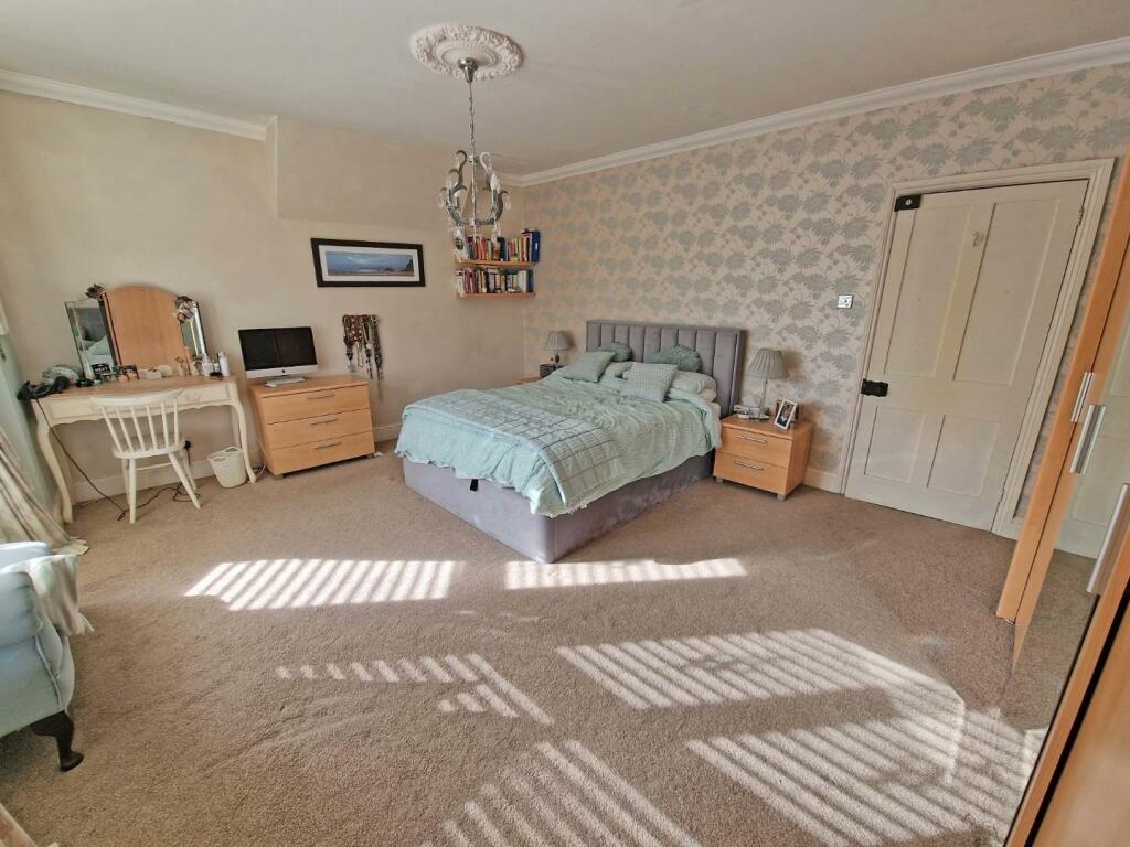 bedroom1.jpg