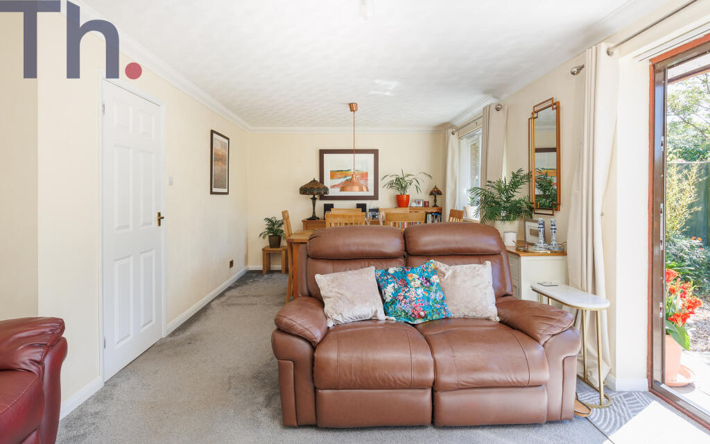 Lounge &amp; Dining Area
