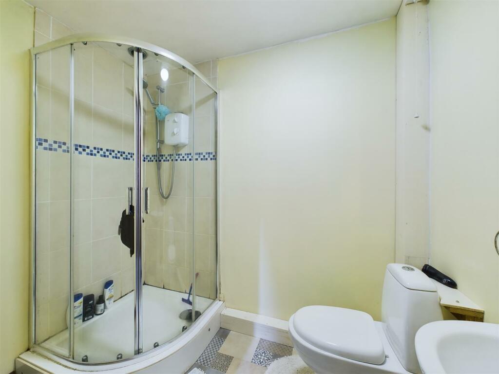 1st Floor shower room