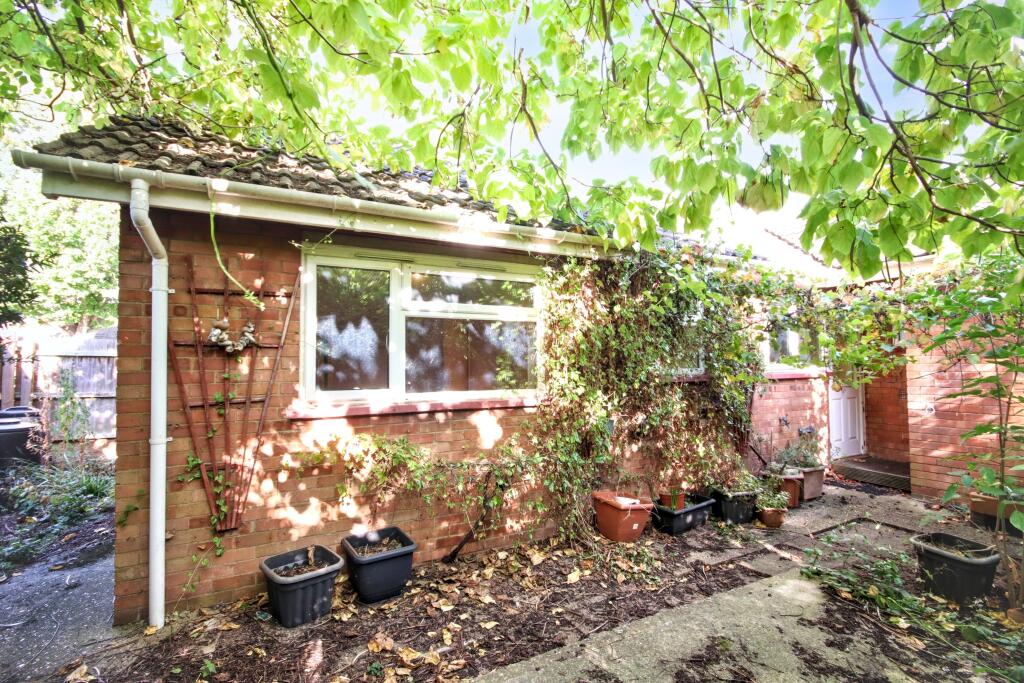 14 Manor Close, Yaxley, Peterborough, Cambridgeshire, PE7 3NS