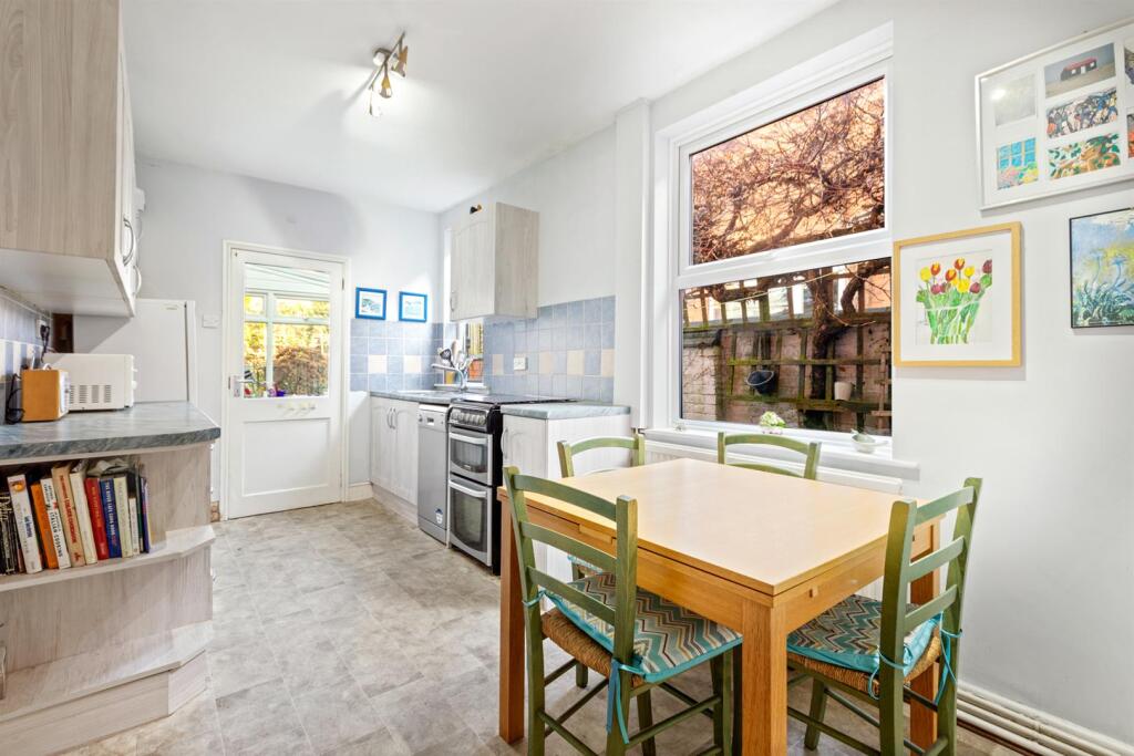BREAKFAST/KITCHEN