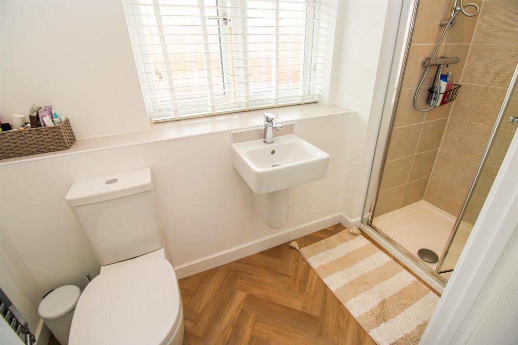 EN SUITE SHOWER ROOM