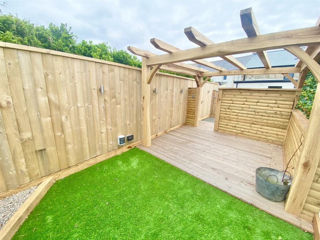 Garden, Garage, Parking &amp; Views