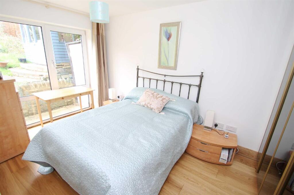 128 High Street South bed 1.jpg