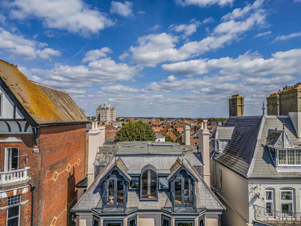 4_MS3_Penthouse_front_aerial.JPG