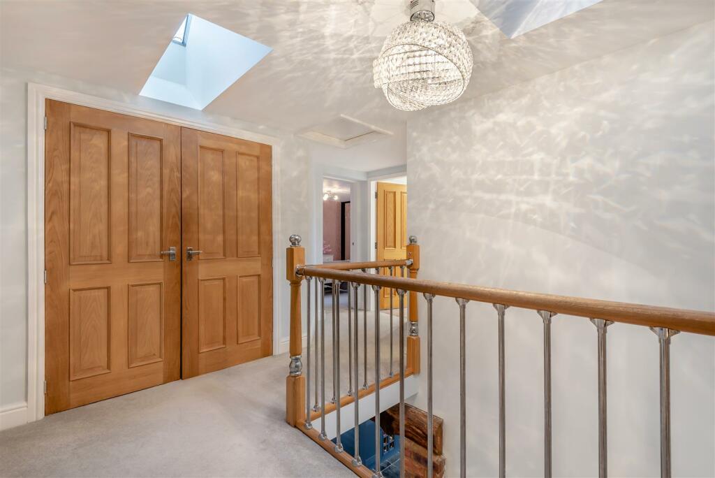 8632185-interior16.jpg