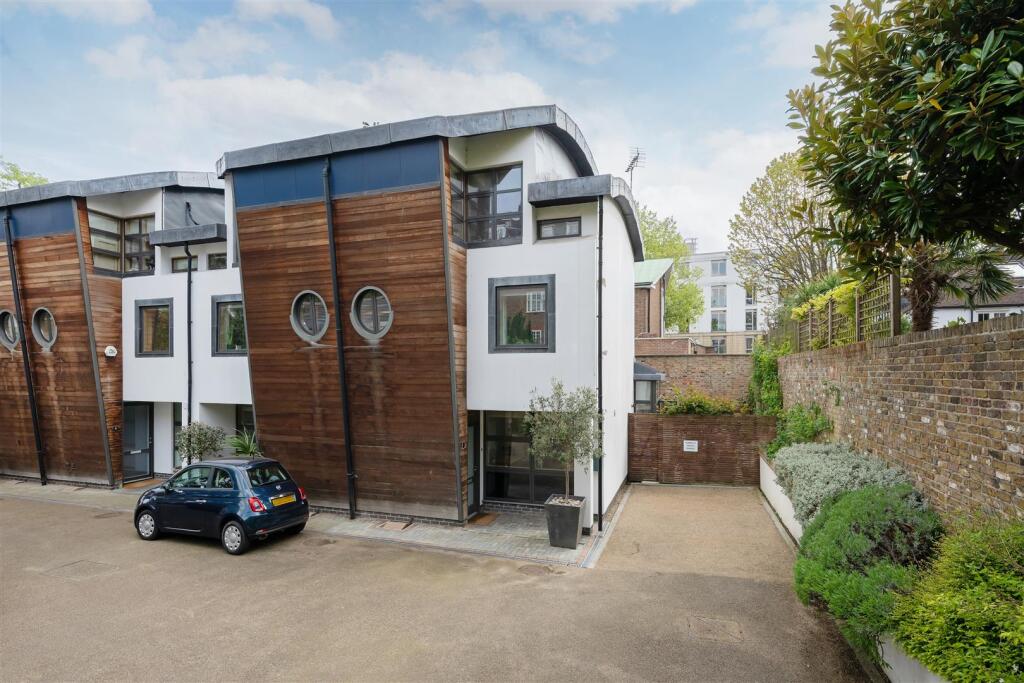 Francis Bentley Mews Hi-46.jpg