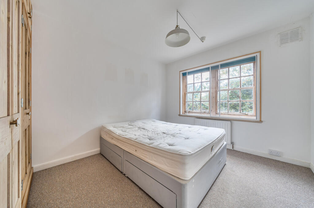 1371698-3-69148b6...