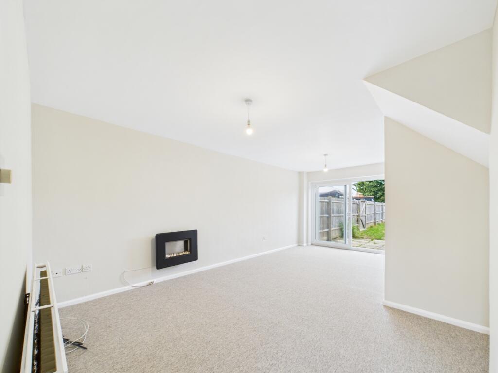 CAM01740G0-PR0425-STILL010