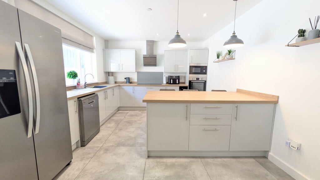 PXL_20250822_125928046.MP~2