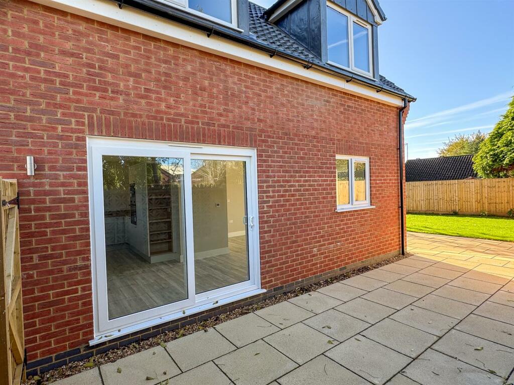 6A Staion Rd Desborough-31.jpg