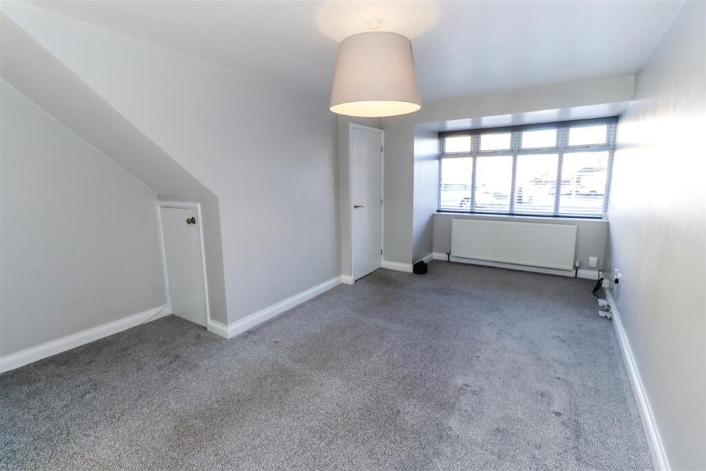 Acorn Avenue, Giltbrook, Nottingham