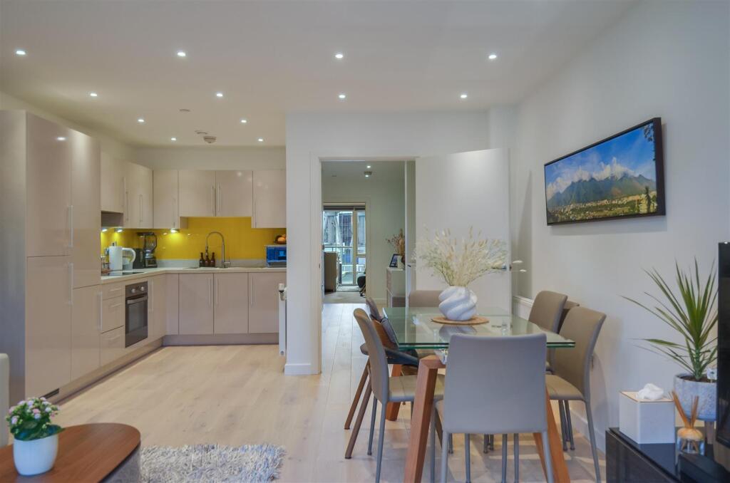 Property For Sale at Isle of Dogs, E14 By Barrain 