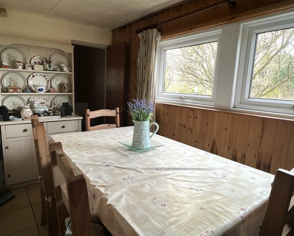 BREAKFAST ROOM