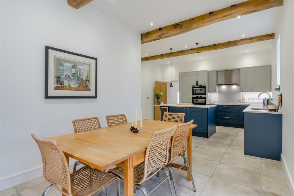 8583926-interior35.jpg