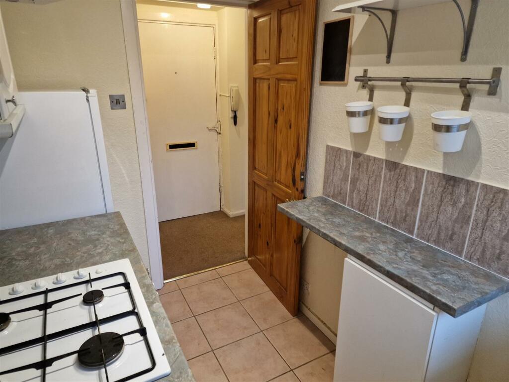 Kitchen2.jpg