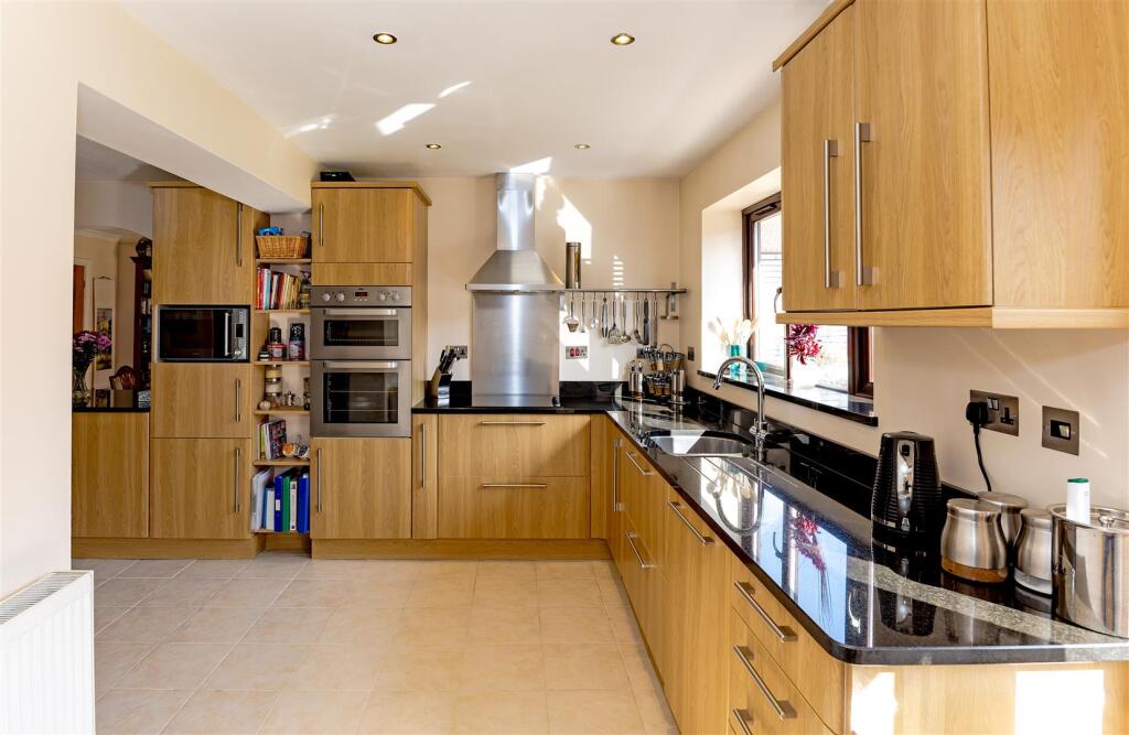 Kitchen 1 SAPL2132-CR3-20250409-DxO_DeepPRIME XD2.