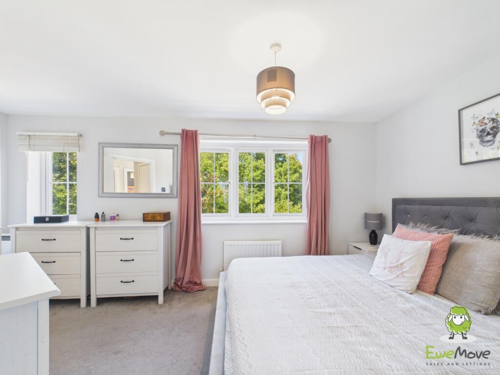 EweMove Estate Agents Basingstoke - Flagstone Cres