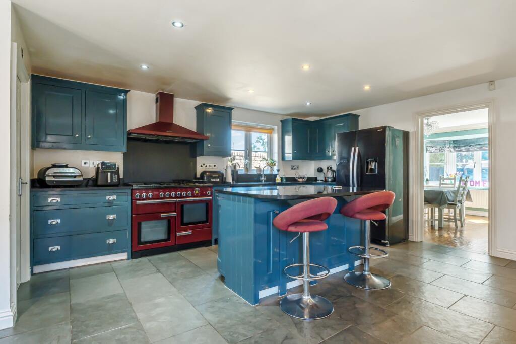 1334165-19-6895fcaae71ff