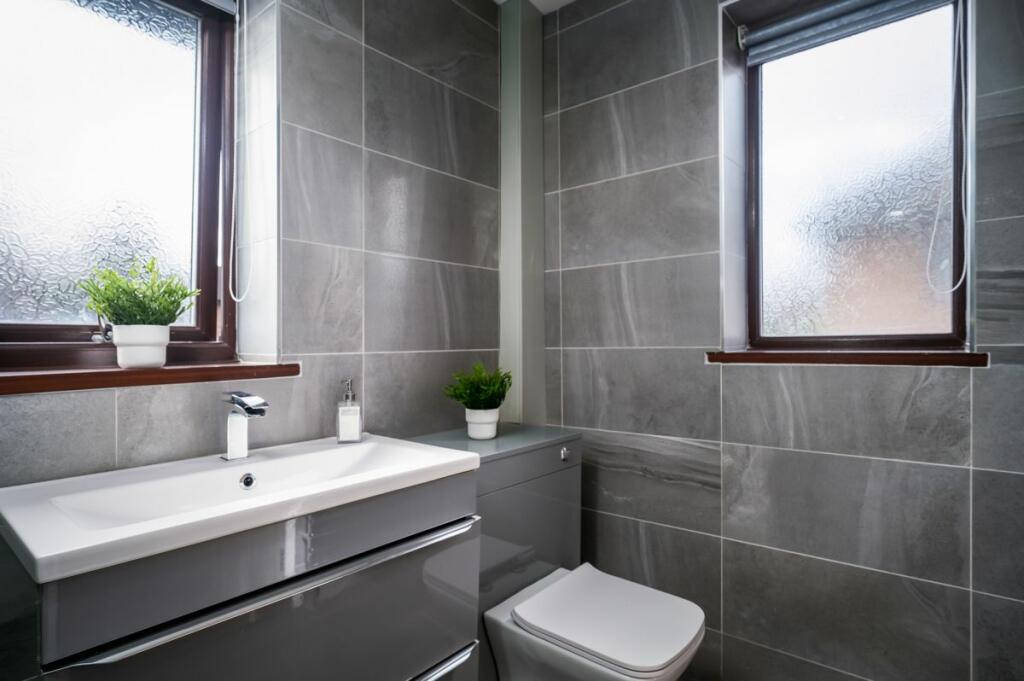 Main Bathroom 