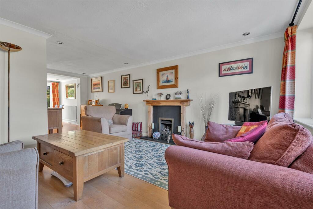 Sitting Room / Dining Room