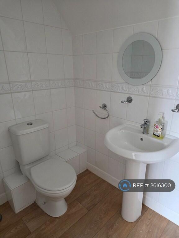 En Suite 3 Pic 1