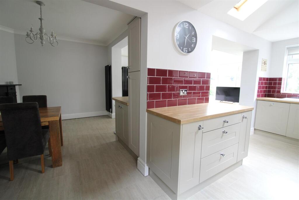 KITCHEN &amp; DINING AREA