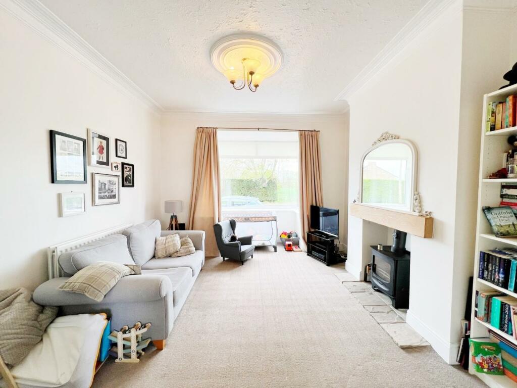 Lounge pic 1.jpg