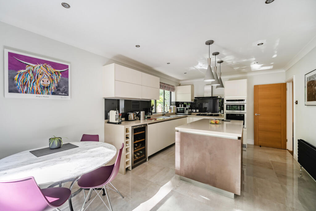 1348601-27-68bf22...