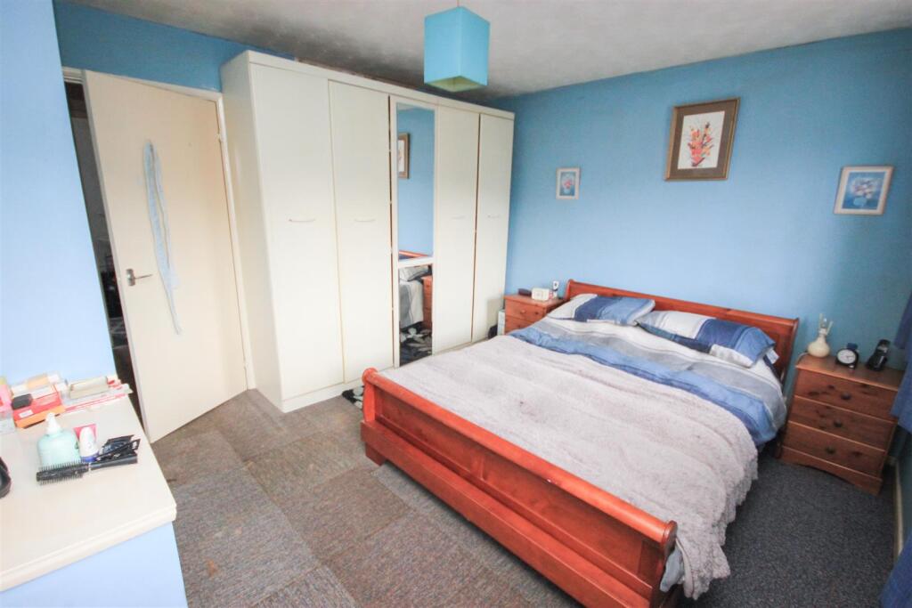 bed 1a..jpg
