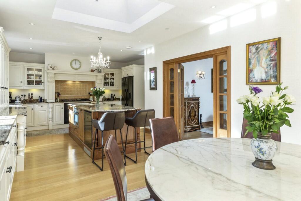 Kitchen/Breakfast Rm