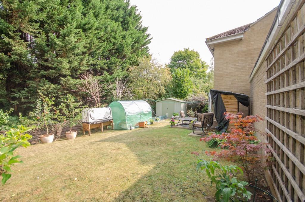 Rear garden pic 2.jpg