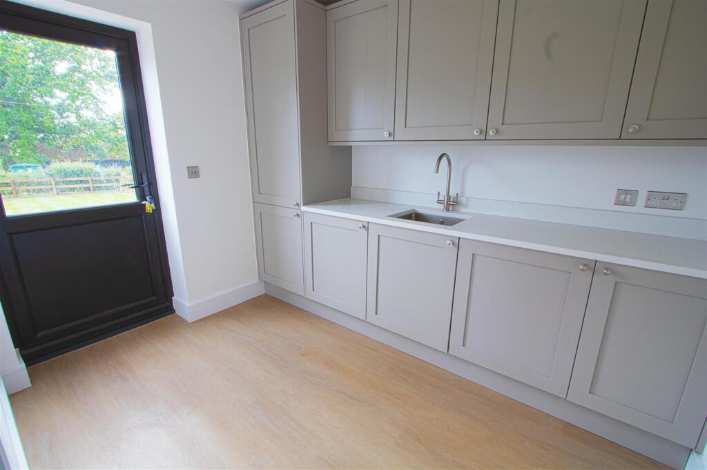UTILITY ROOM.jpg