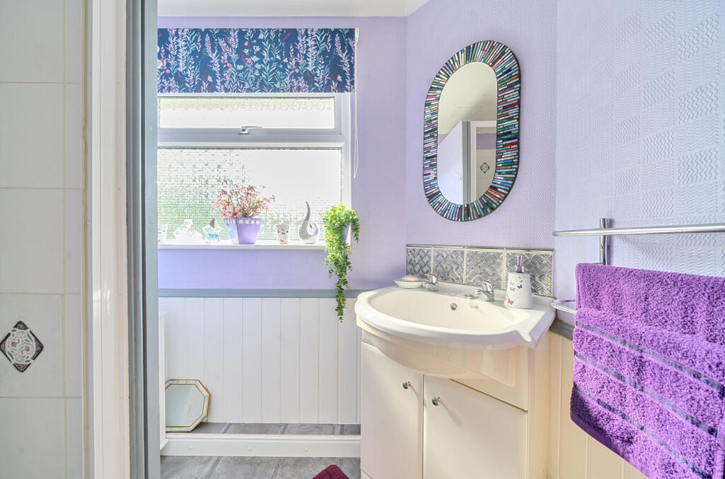 1304258-13-683df8...