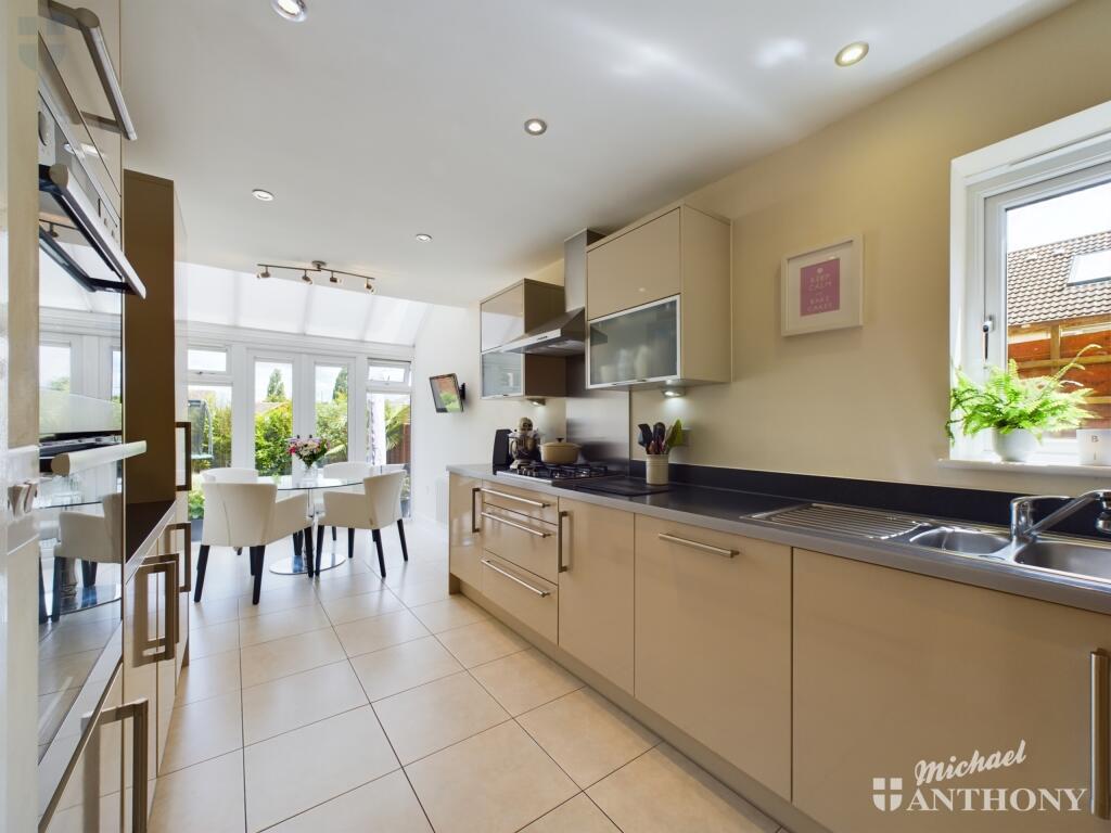 CAM03218G0-PR0241-STILL004