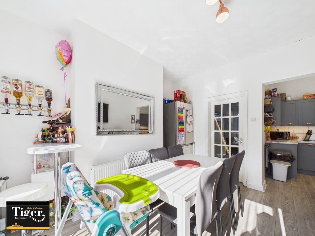 CAM02176G0-PR0544...