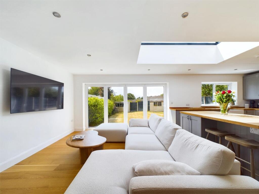 OPEN PLAN LIVING/ KITCHEN/ DINING AREA