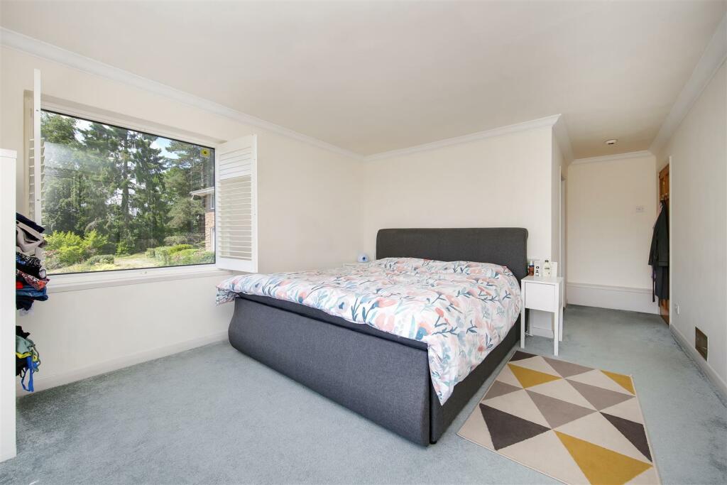 10 Bed 1.jpg
