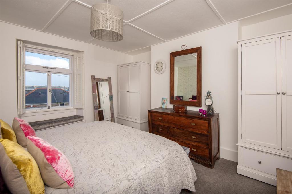 Bedroom 1.jpg