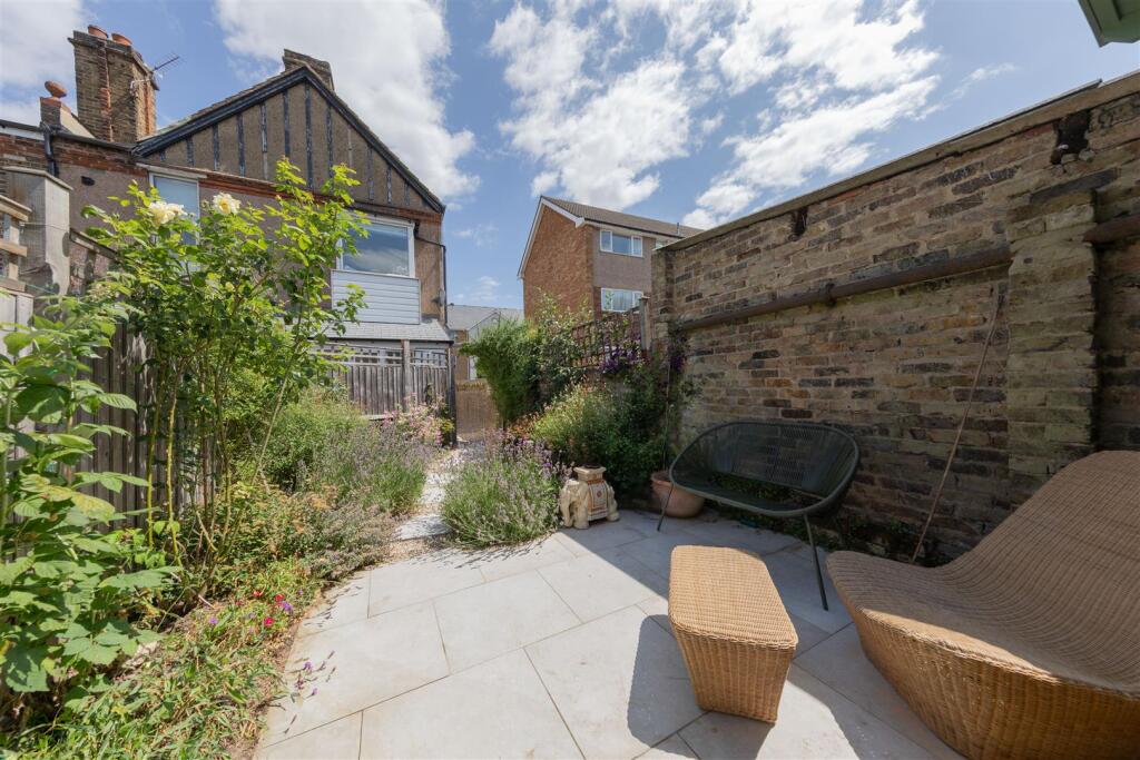 Spratt Hall Road E11