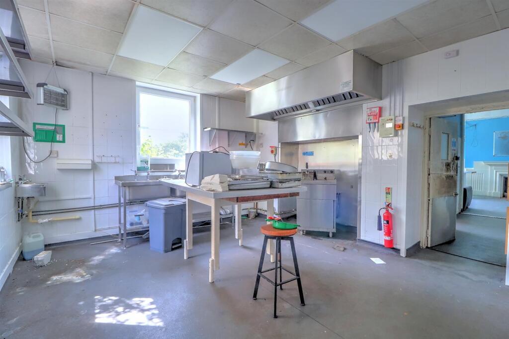Back Kitchen .2.jpg