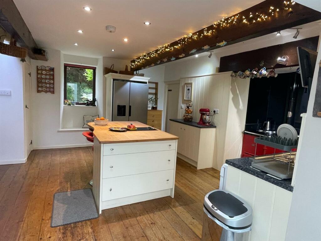 Kitchen3.jpg