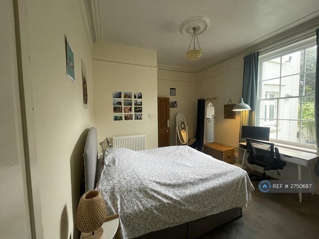 Spacious 1 Bedroom Not Overlooked