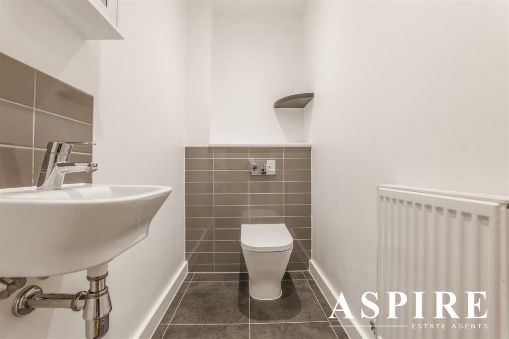 281 FAIRFAX DRIVE-13-12-24-8.jpg