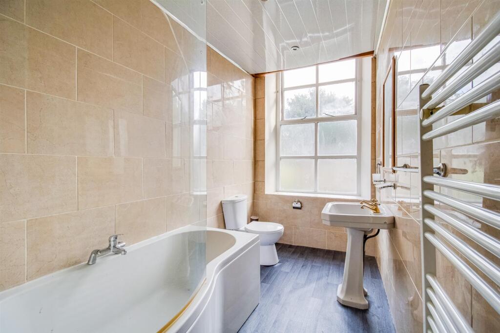 BATHROOM/W.C.