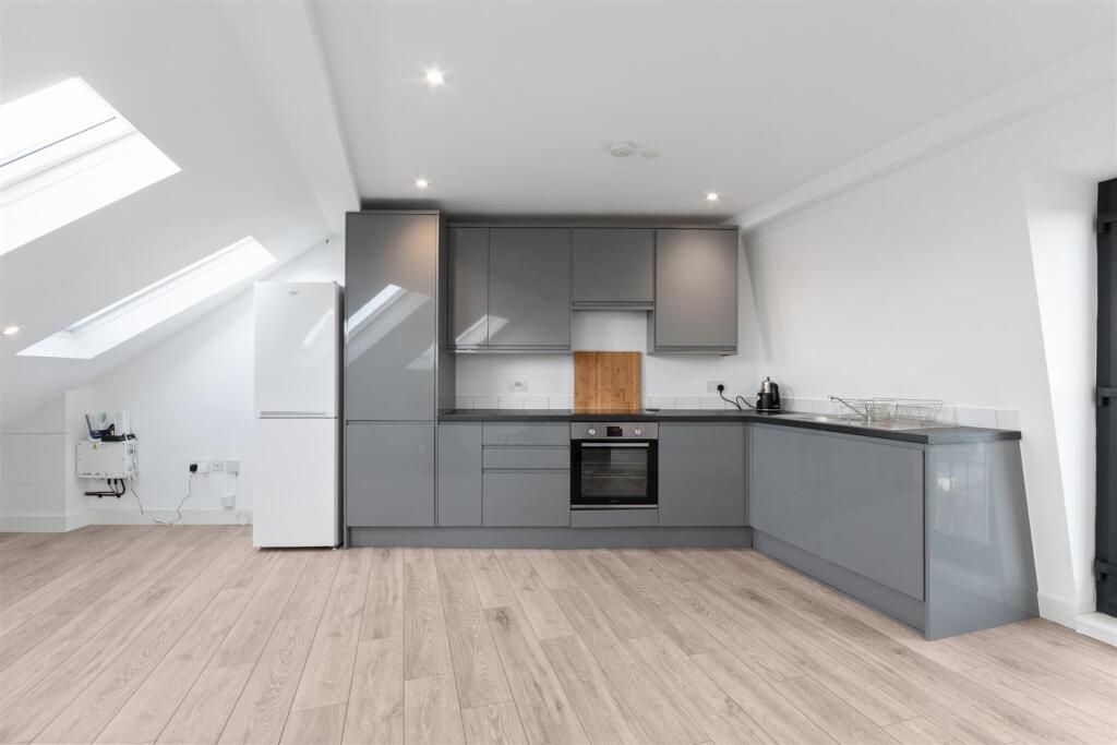 Open plan kitchen/living